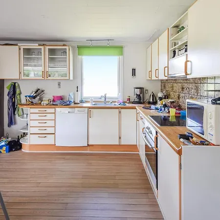 Holiday home Stunning In With Kitchen