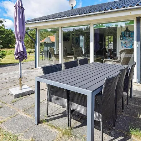 Holiday home Stunning In With Kitchen *