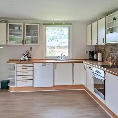 3 Bedroom Gorgeous In Semesterbostad